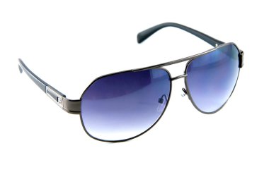 Güneş gözlükleri beyaz bir arkaplanda izole edilmiş