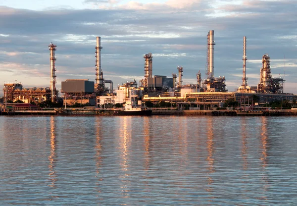 Fábrica de refinaria de petróleo na Tailândia — Fotografia de Stock