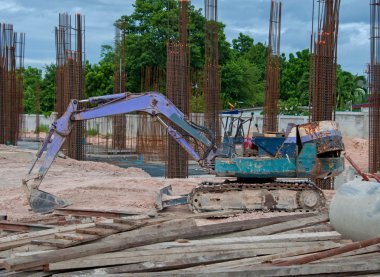 Ekskavatör inşaat ekipman Parkı'nda şantiye