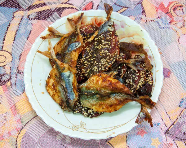 スプリンクル胡麻揚げ魚。タイ料理 — ストック写真