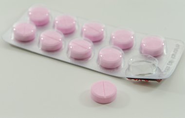 çeşitli hap ilaç yığını