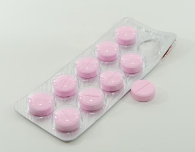 çeşitli hap ilaç yığını