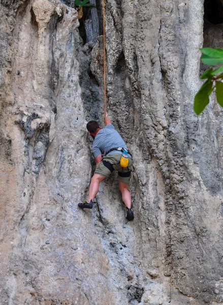 Man climbing on the rock route summer — Stock Photo, Image