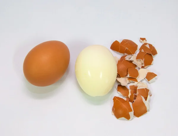 Huevos cocidos aislados sobre fondo blanco — Foto de Stock