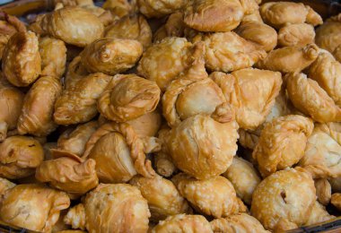 Taylandlı küçük köri puf