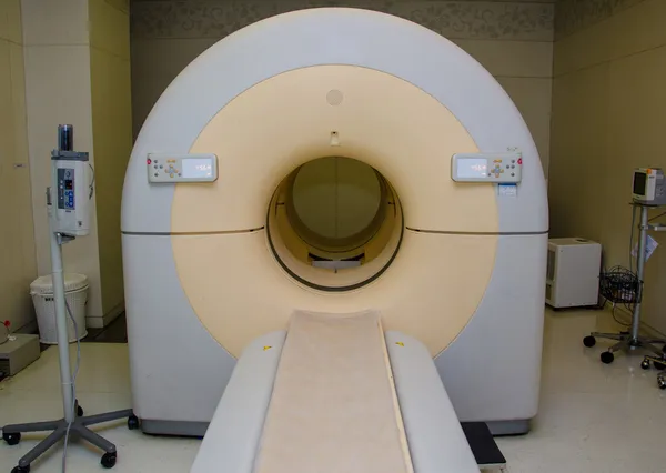Sofisticado escáner de resonancia magnética en el hospital —  Fotos de Stock