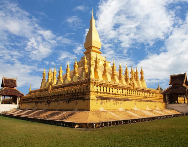 Pagada dans le temple Pha That Luang — Photo