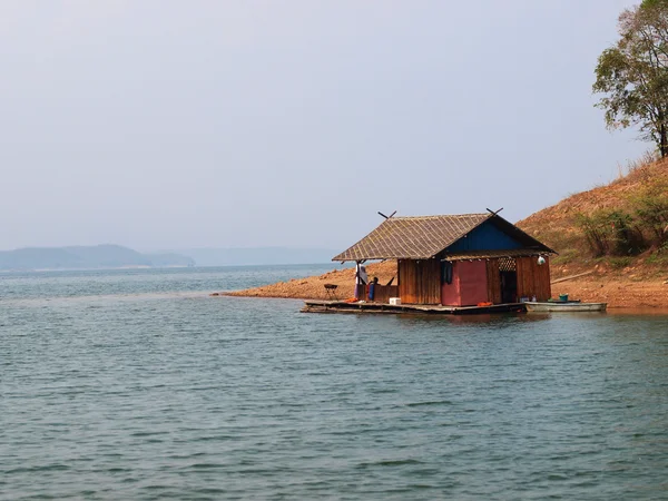 Casa en el río — Foto de Stock