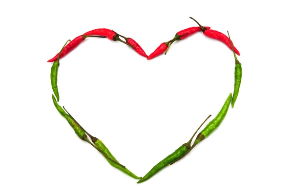 Serce z na białym tle papryka chili — Zdjęcie stockowe