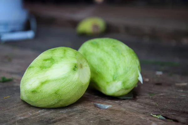 Peel off Mango — Stock Photo, Image