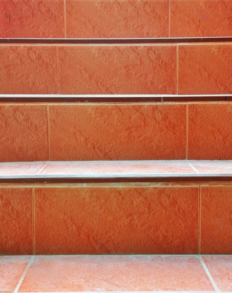 Červené betonové schodiště — Stock fotografie