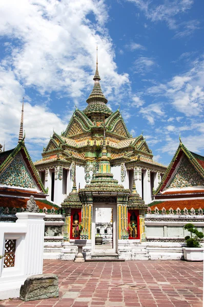 Pabellón del templo de wat pho en bangkok, Tailandiaタイ、バンコクのワット ・ フォー寺のパビリオン. — ストック写真