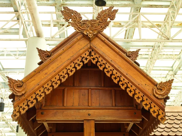 Gable roof of wood carving. — Stock Photo, Image