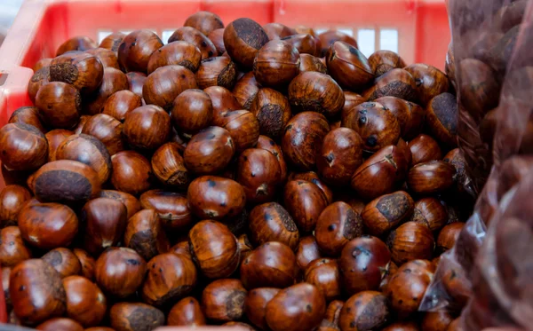 Castanhas doces para venda no mercado — Fotografia de Stock