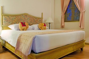 Otel Oda tipik çağdaş ayar yatakta