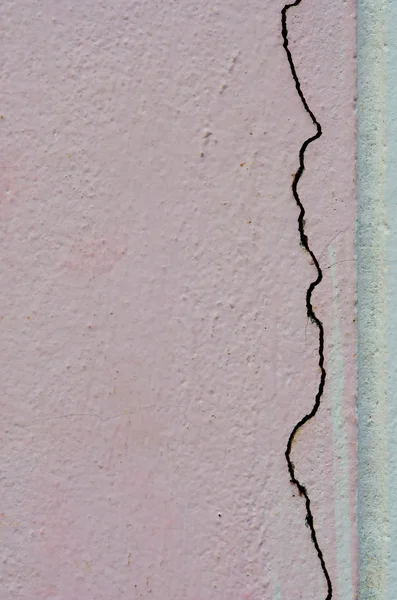 Crack sul muro di cemento di vecchio edificio . — Foto Stock