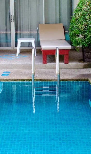 Hotel mavi Yüzme Havuzu — Stok fotoğraf