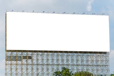 boş billboard yeni reklam ve mavi gökyüzü için hazır