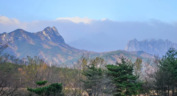 Seoraksan mountain range Jižní korea — Stock fotografie