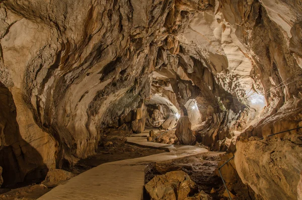 Pathway underground cave in Laos, with stalagmites and stalactit — Stock Photo, Image