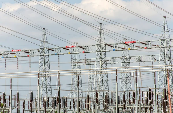 Kraftwerk zur Stromerzeugung — Stockfoto