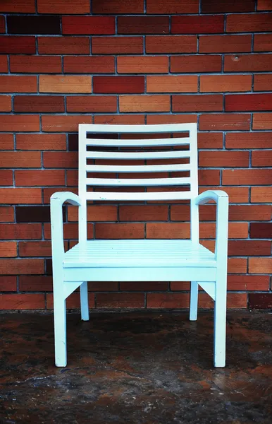 Chairs with beautiful red brick wall background — Stock Photo, Image