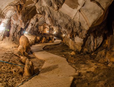 yolu yeraltı Mağarası Laos'ta, sarkıt ve stalactit