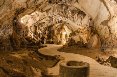 yolu yeraltı Mağarası Laos'ta, sarkıt ve stalactit