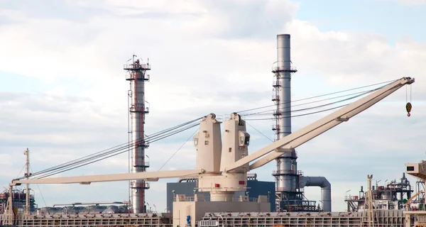 Kraan op olie raffinaderij fabriek in thailand — Stockfoto