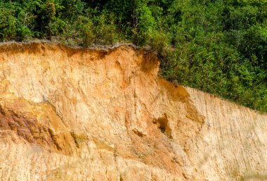 ön yükleyici toprak tabakası bir tepenin tüm yan şeritler