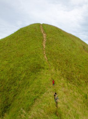 dağcı turist (khao chang gitti üzerinde) Dağları'nın hiking