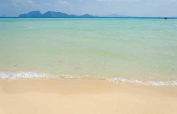 Tropisk strand Andamansjön, thailand. — Stockfoto