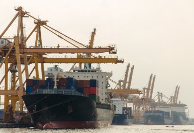 kap kargo yük gemi içinde shipya vinç bridge çalışma ile