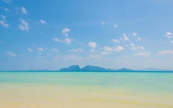 Plage tropicale Mer d'Andaman, Thaïlande . — Photo