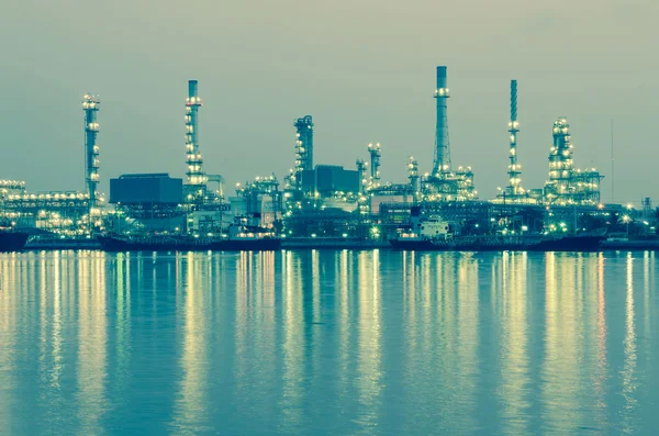 Oil refinery factory at twilight Bangkok Thailand — Stock Photo, Image