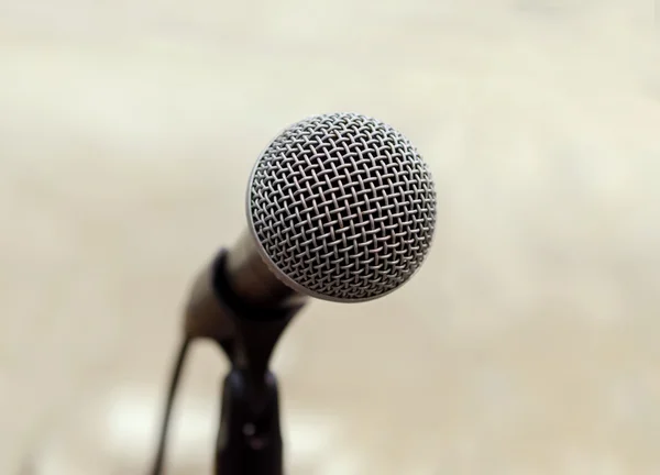 Detail mikrofonu v konferenční sál — Stock fotografie