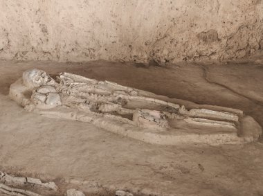 mezar mezar iskelet insan kemikleri