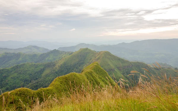 (カオチャンプアック)タイの山とジャングル — ストック写真