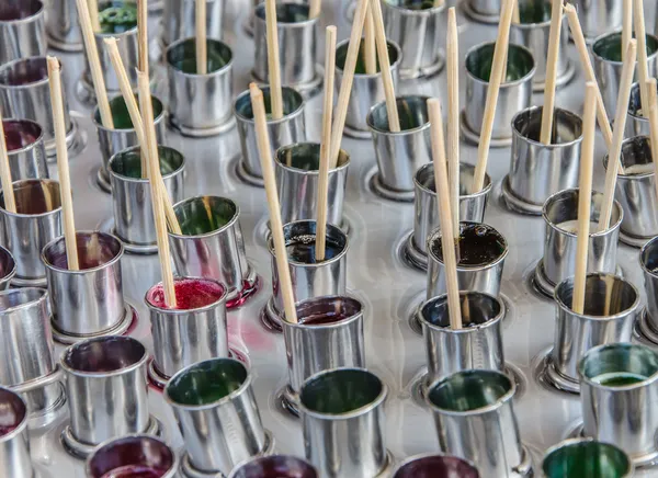 Sorvete tradicional tailandês girando o tubo no tanque — Fotografia de Stock