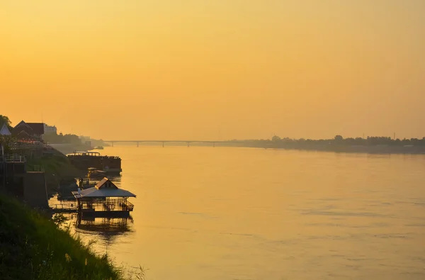 Matahari terbenam di sungai Mekong, laos — Stok Foto