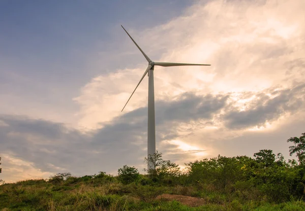 Wind turbine generating electricity on hill — Stock Photo, Image