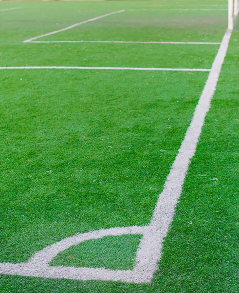 Listra branca no campo de futebol verde da vista superior — Fotografia de Stock