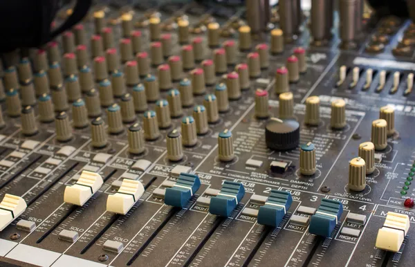 Apparecchiature per il controllo del mixer sonoro — Foto Stock