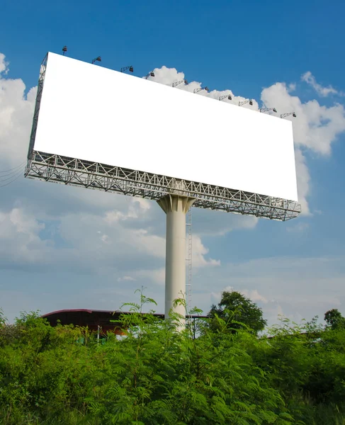 Пустой рекламный щит готов к новой рекламе — стоковое фото