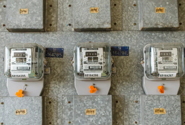 Watt hora Medidor eléctrico herramienta de medición en el apartamento —  Fotos de Stock