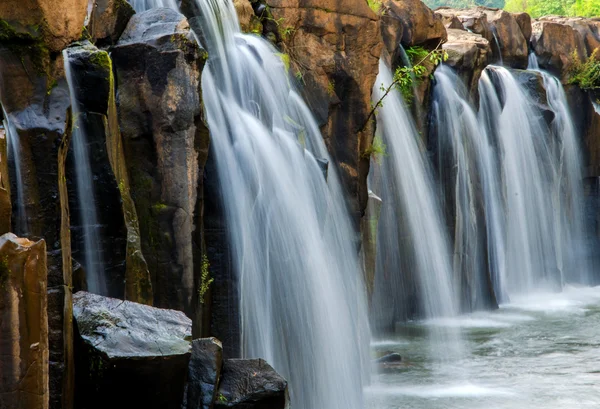 Tade pha souam vodopád, bajiang národní park, paksa Jižní laos — Stock fotografie