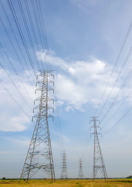 Hochspannungsmast, Kraftwerk zur Stromerzeugung — Stockfoto