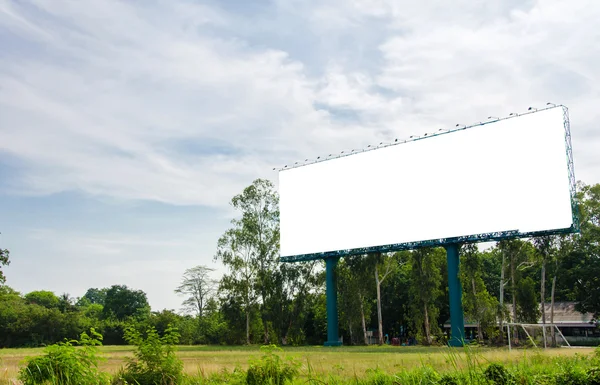 Пустой рекламный щит готов к новой рекламе на футбольном поле — стоковое фото