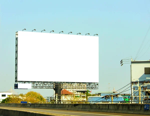 Cartelera en blanco lista para nuevo anuncio —  Fotos de Stock