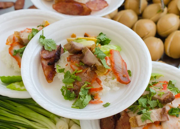 Fried pork and Crispy Pork over the steam rice — Stock Photo, Image